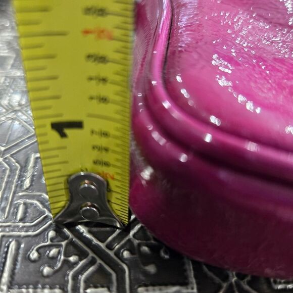 🐢 Coach Pink Patent leather camera bag!! - Picture 6 of 11